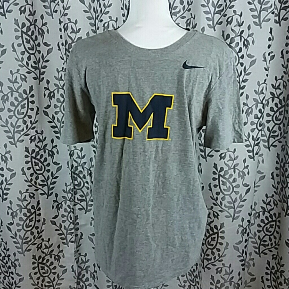 NIKE Michigan Wolverines t-shirt